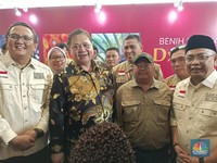 Tegas, Airlangga Beri Petani Sawit 1 Bulan Beresin Izin Lahan