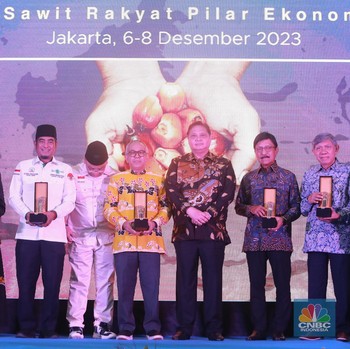 CNBC Indonesia Raih Penghargaan APKASINDO Awards