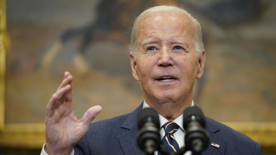 Presiden AS Joe Biden menyampaikan sambutan tentang pendanaan untuk Ukraina dari Ruang Roosevelt Gedung Putih, Rabu, 6 Desember 2023, di Washington. (AP Photo/Evan Vucci)