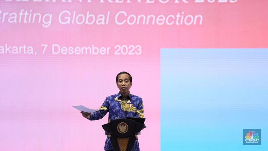 Presiden Joko Widodo dalam pembukaan UMKM Expo (RT) BRILIANPRENEUR 2023 di Jakarta Convention Center (JCC), Jakarta, Kamis (7/12/2023). (CNBC Indonesia/Tri Susilo)