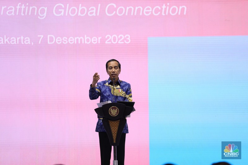 Presiden Joko Widodo dalam pembukaan UMKM Expo (RT) BRILIANPRENEUR 2023 di Jakarta Convention Center (JCC), Jakarta, Kamis (7/12/2023). Presiden Joko Widodo dalam pembukaan UMKM Expo (RT) BRILIANPRENEUR 2023 di Jakarta Convention Center (JCC), Jakarta, Kamis (7/12/2023). (CNBC Indonesia/Tri Susilo)