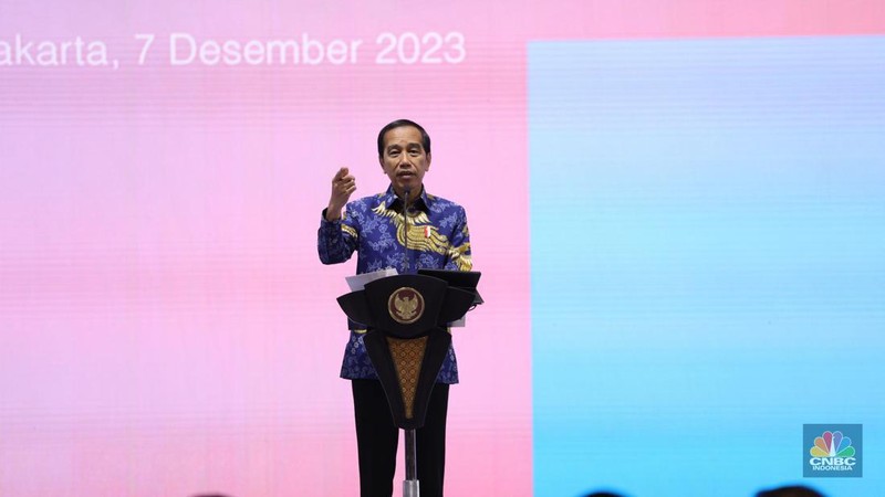 Presiden Joko Widodo dalam pembukaan UMKM Expo (RT) BRILIANPRENEUR 2023 di Jakarta Convention Center (JCC), Jakarta, Kamis (7/12/2023). (CNBC Indonesia/Tri Susilo)