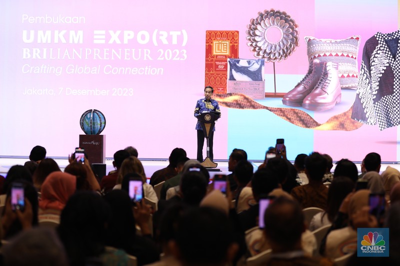 Presiden Joko Widodo dalam pembukaan UMKM Expo (RT) BRILIANPRENEUR 2023 di Jakarta Convention Center (JCC), Jakarta, Kamis (7/12/2023). (CNBC Indonesia/Tri Susilo)