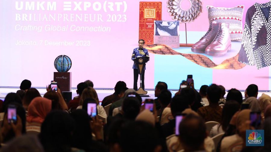 Presiden Joko Widodo dalam pembukaan UMKM Expo (RT) BRILIANPRENEUR 2023 di Jakarta Convention Center (JCC), Jakarta, Kamis (7/12/2023). (CNBC Indonesia/Tri Susilo)