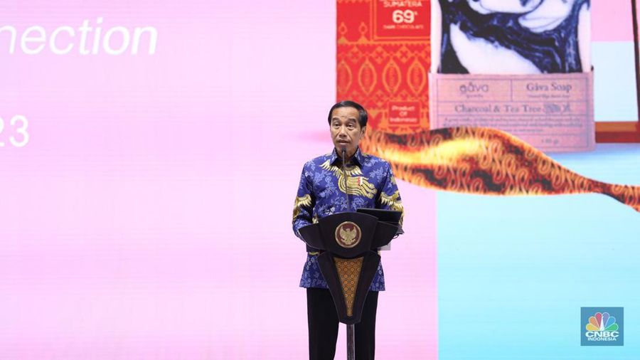 Presiden Joko Widodo dalam pembukaan UMKM Expo (RT) BRILIANPRENEUR 2023 di Jakarta Convention Center (JCC), Jakarta, Kamis (7/12/2023). (CNBC Indonesia/Tri Susilo)