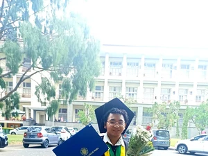 Kisah Putra Papua Raih Sarjana Kedokteran dari UGM
