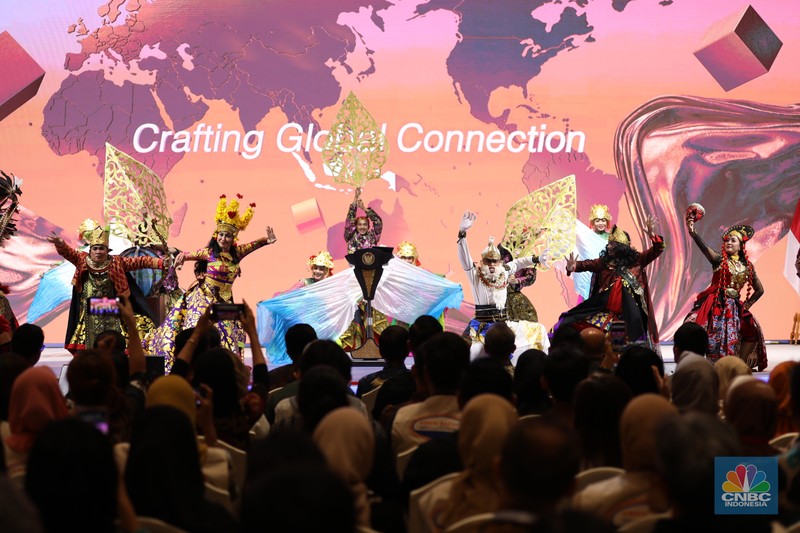 Presiden Joko Widodo dalam pembukaan UMKM Expo (RT) BRILIANPRENEUR 2023 di Jakarta Convention Center (JCC), Jakarta, Kamis (7/12/2023). (CNBC Indonesia/Tri Susilo)