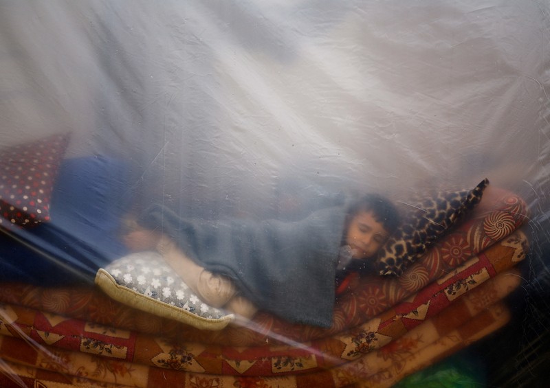 Warga Palestina yang terluka akibat pemboman Israel di Jalur Gaza tiba di sebuah rumah sakit di Rafah, pada Rabu, 6 Desember 2023. Warga Palestina yang terluka akibat pemboman Israel di Jalur Gaza tiba di sebuah rumah sakit di Rafah, pada Rabu, 6 Desember 2023. (AP Photo/Hatem Ali)
