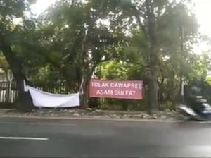 Spanduk Tolak Cawapres Asam Sulfat Bermunculan di Medan