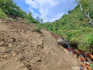 Melihat dari Dekat Lokasi Tanah Longsor di Kismantoro Wonogiri