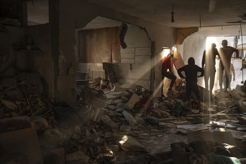 Kepulan asap saat serangan militer Israel di Jalur Gaza, Kamis (7/12/2023). Menahem KAHANA / AFP)