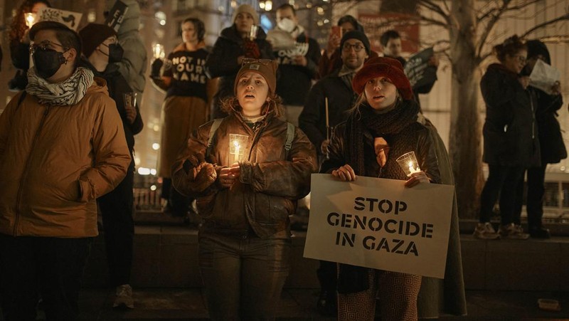 Komunitas Yahudi AS berkumpul di New York untuk menuntut gencatan senjata di Gaza , Kamis (7/12/2023). (AP Photo/Andres Kudacki)