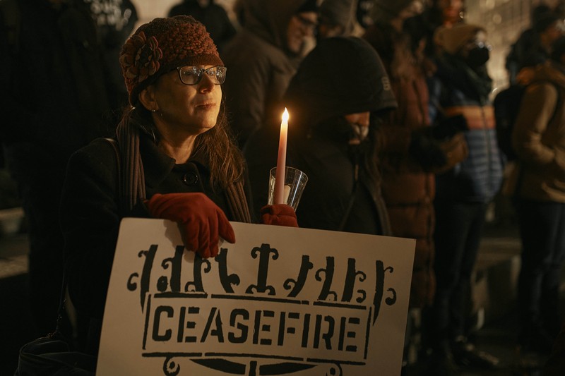 Komunitas Yahudi AS berkumpul di New York untuk menuntut gencatan senjata di Gaza , Kamis (7/12/2023). (AP Photo/Andres Kudacki) Komunitas Yahudi AS berkumpul di New York untuk menuntut gencatan senjata di Gaza , Kamis (7/12/2023). (AP Photo/Andres Kudacki)
