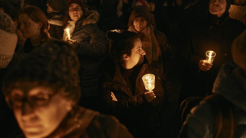 Komunitas Yahudi AS berkumpul di New York untuk menuntut gencatan senjata di Gaza , Kamis (7/12/2023). (AP Photo/Andres Kudacki)