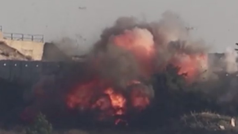 Ledakan pos militer Israel di Perbatasan Lebanon. (REUTERS)