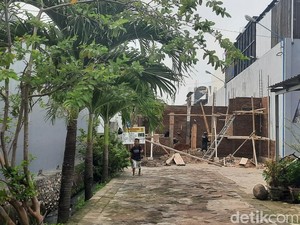 Penampakan Proyek Aula di Perumahan Makassar Halangi Akses Jalan Warga
