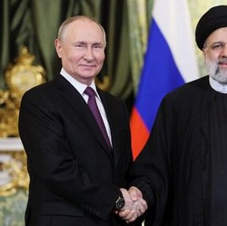 Putin Turun Gunung, Iran Berhasil Luncurkan 2 Satelit ke Antariksa