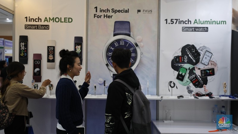 Suasana pameran industri elektronik bertajuk Global Sources Electronics Indonesia (GSEI) 2023 di JCC Senayan, Jumat (8/12/2023). (CNBC Indonesia/Tri Susilo)