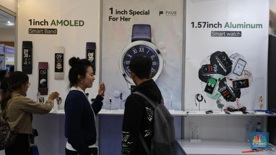 Suasana pameran industri elektronik bertajuk Global Sources Electronics Indonesia (GSEI) 2023 di JCC Senayan, Jumat (8/12/2023). (CNBC Indonesia/Tri Susilo)