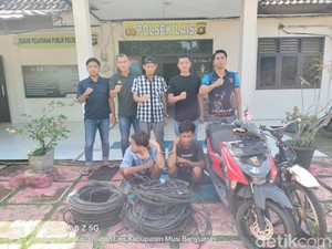 Tampang Dua Pencuri Kabel Penerangan Jalan yang Bikin Satu Desa Gelap