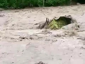 Truk Hanyut Terseret Arus Sungai di Banjarnegara, Sopir Belum Ditemukan