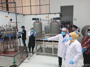 Khofifah Resmikan Pabrik Minuman Soda Ponpes An-Nur 2 Malang