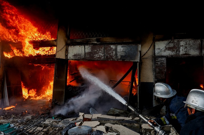 Helikopter Israel menembakkan roket, di tengah konflik yang sedang berlangsung antara Israel dan kelompok Islam Palestina Hamas, di dekat perbatasan Israel-Gaza dilihat dari selatan Israel, 9 Desember 2023. (REUTERS/Athit Perawongmetha) Helikopter Israel menembakkan roket, di tengah konflik yang sedang berlangsung antara Israel dan kelompok Islam Palestina Hamas, di dekat perbatasan Israel-Gaza dilihat dari selatan Israel, 9 Desember 2023. (REUTERS/Athit Perawongmetha)