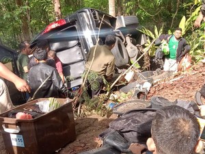 Minibus Terjun ke Jurang Cinomati Ternyata Rombongan Piknik Asal Surabaya
