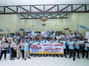 Bagikan Susu Gratis, Relawan Gaspoll Bro Jabar Kukuhkan Dukung Prabowo-Gibran
