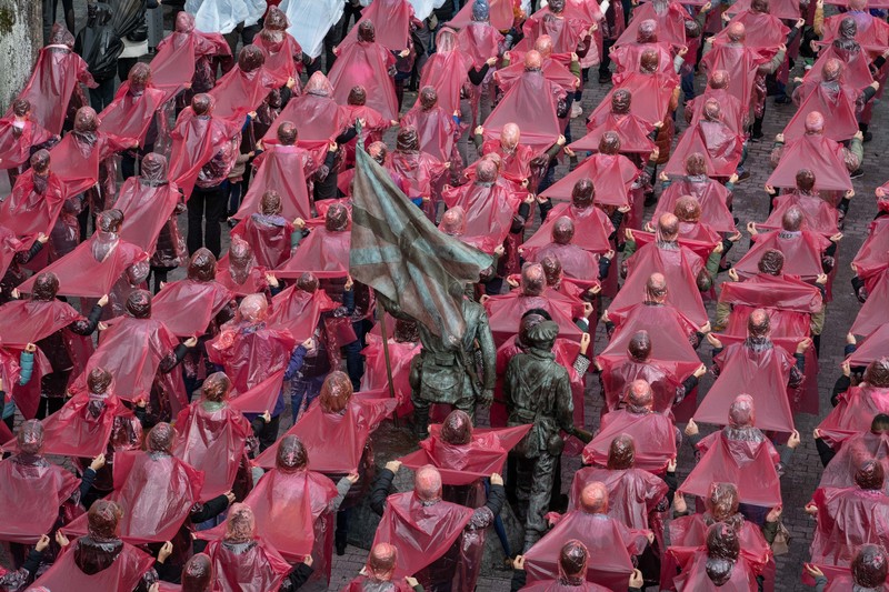 Ribuan orang mendukung Palestina dengan membentuk mosaik manusia di Guernica, Spanyol. (Photo by Javi Julio/Anadolu via Getty Images) Ribuan orang mendukung Palestina dengan membentuk mosaik manusia di Guernica, Spanyol. (Photo by Javi Julio/Anadolu via Getty Images)