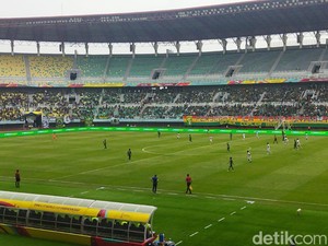 Persebaya Vs Persija Imbang 1-1 di Babak Pertama