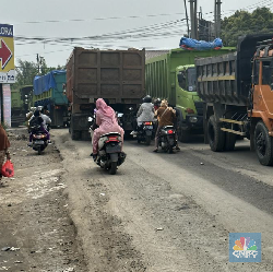 Parung Panjang Lumpuh, Rombongan Truk Tambang 'Blokir' Jalan