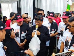 Warga Bandung Barat Curhat soal Sembako-Pupuk Subsidi ke Mahfud Md