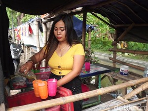 Pesona Penjual Es Tebu di Mojokerto Bikin Dagangannya Laris Manis