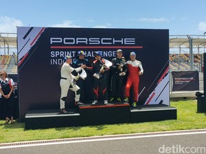 Pasangan Daffa dan Dicko Juarai Porsche Sprint Challenge Mandalika 2023