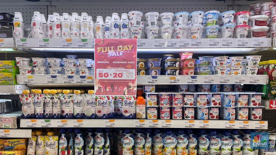 Suasana  Full Day Sale di Transmart Transpark Mall Bintaro, Minggu (10/12/2023). (CNBC Indonesia/Rindi Salsabilla)