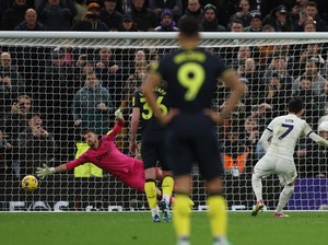 Son Belajar Eksekusi Penalti dari Harry Kane