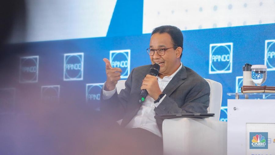 Calon Presiden nomor urut 1, Anies Rasyid Baswedan memberikan pemaparan dalam acara Dialog Apindo Capres 2024 di Menara Bank Mega, Jakarta, Senin (11/12/2023). (CNBC Indonesia/Faisal Rahman)