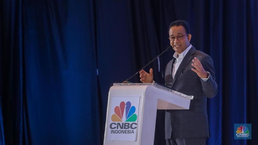 Calon Presiden nomor urut 1, Anies Rasyid Baswedan memberikan pemaparan dalam acara Dialog Apindo Capres 2024 di Menara Bank Mega, Jakarta, Senin (11/12/2023). (CNBC Indonesia/Faisal Rahman)