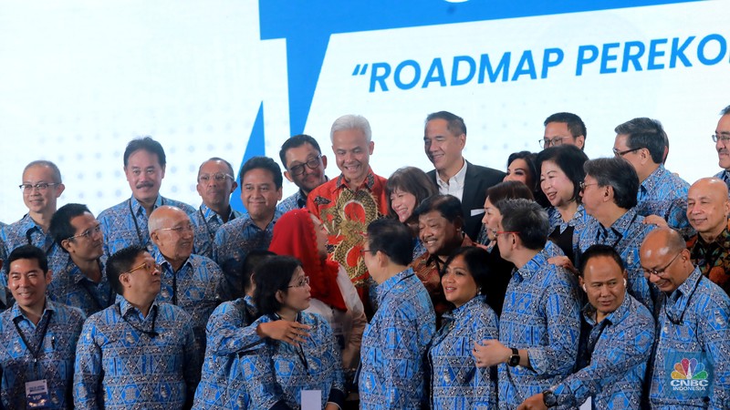 Calon Presiden nomor urut 3, Ganjar Pranowo memberikan pemaparan dalam acara Dialog Apindo Capres 2024 di Menara Bank Mega, Jakarta, Senin (11/12/2023). (CNBC Indonesia/Muhammad Sabki) Calon Presiden nomor urut 3, Ganjar Pranowo memberikan pemaparan dalam acara Dialog Apindo Capres 2024 di Menara Bank Mega, Jakarta, Senin (11/12/2023). (CNBC Indonesia/Muhammad Sabki)