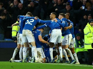 Habis Potong Poin, Everton Malah Melesat