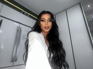 Setelah Neymar, Model Seksi Ini Mengaku Digoda Lionel Messi Lewat DM