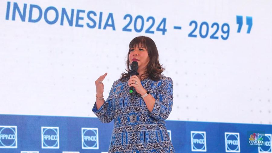 Ketua Umum Asosiasi Pengusaha Indonesia (APINDO), Shinta W. Kamdani memberikan sambutan dalam acara Dialog Apindo Capres 2024 di Menara Bank Mega, Jakarta, Senin (11/12/2023). (²©²ÊÍøÕ¾/Faisal Rahman)
