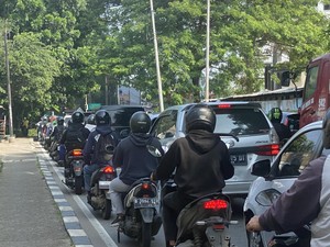 Lalin Lenteng Agung arah Tanjung Barat Macet, Warga: Rutinitas Senin Pagi