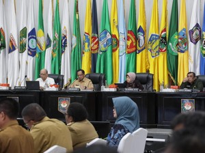 Mendagri Minta Pemda Waspadai Kenaikan Harga Cabai dan Gula Pasir