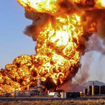 Penampakan Ledakan Kilang di Iran, 1,5 Juta Liter BBM Ludes
