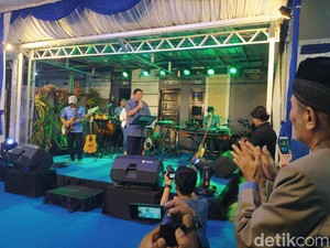 SBY Latihan Nyanyi di Manggoran Magelang, Warga Antusias Nonton