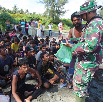 Potret Kedatangan 400 Pengungsi Rohingya di Aceh