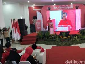 Puji Mahfud Md, Hasto Sindir Ada Ketua MK Kena Sanksi Loloskan Keponakan
