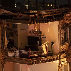 Ngeri, Penampakan Apartemen Ambruk di New York